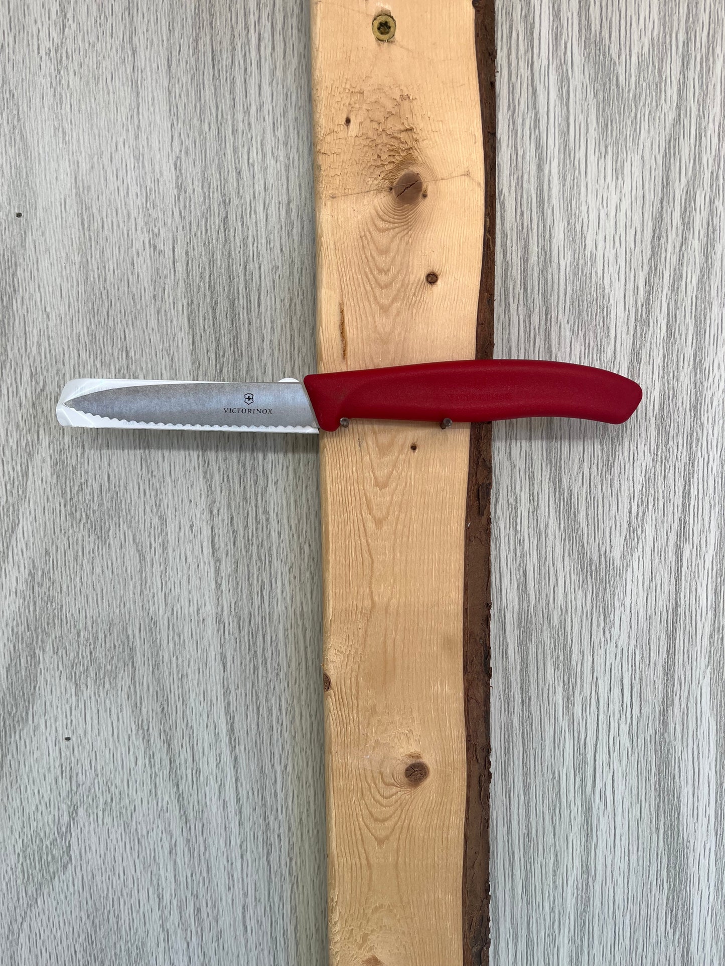 Victorinox Serrated Pelter Knife